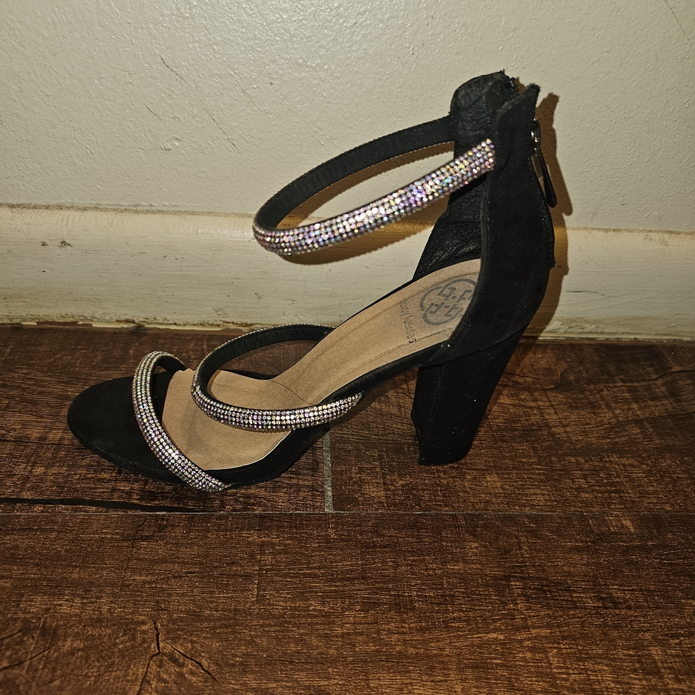 Elegant Black Heeled Sandals with Rhinestone Straps